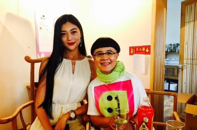 在世界中心呼唤爱