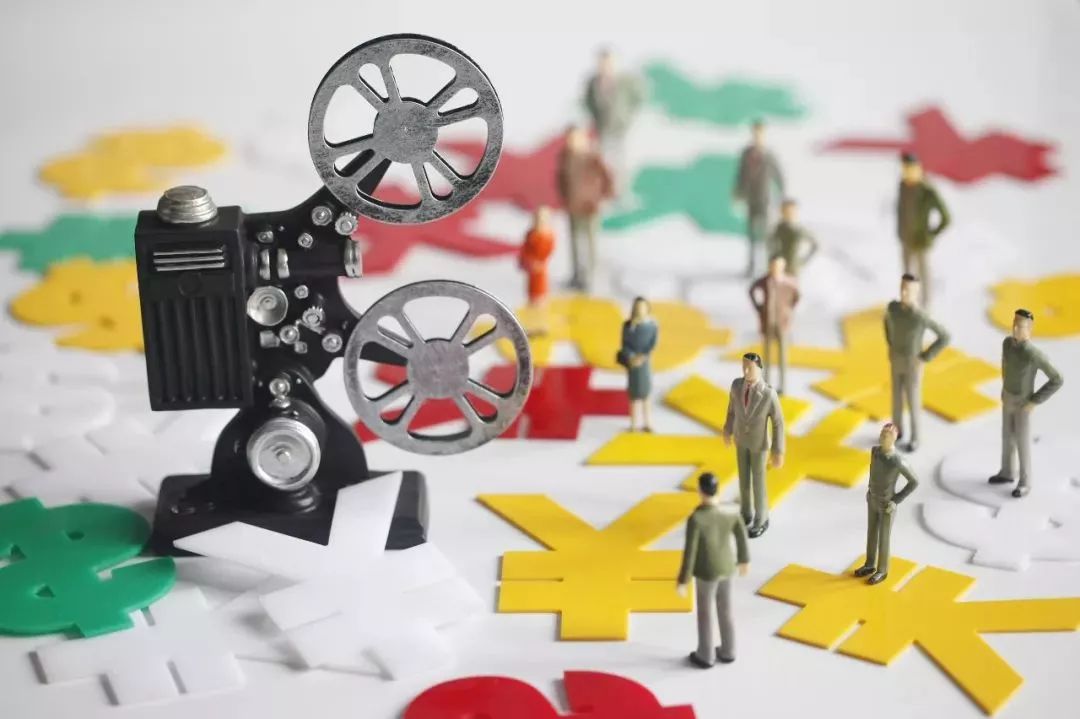 四个婚礼和一个葬礼